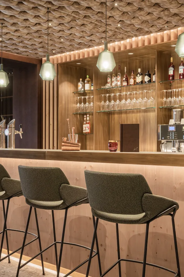 Stilvolle Hotelbar für Genussmomente im Hotel Kristall